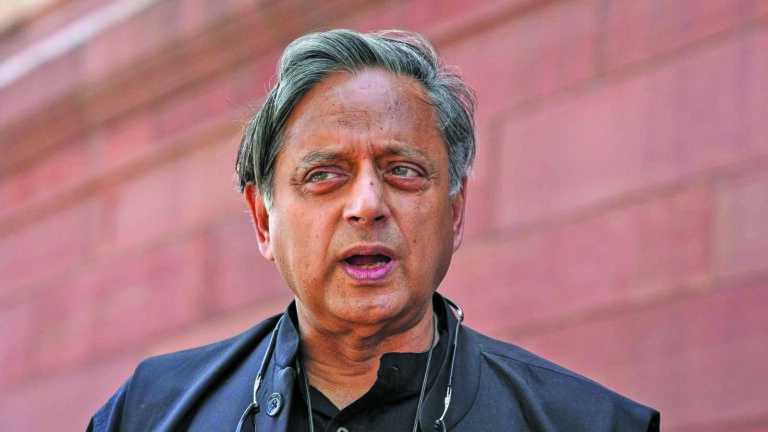 Congress MP Shashi Tharoor Points Fingers at ‹Bigger Engine Centre› Amidst Manipur Unrest